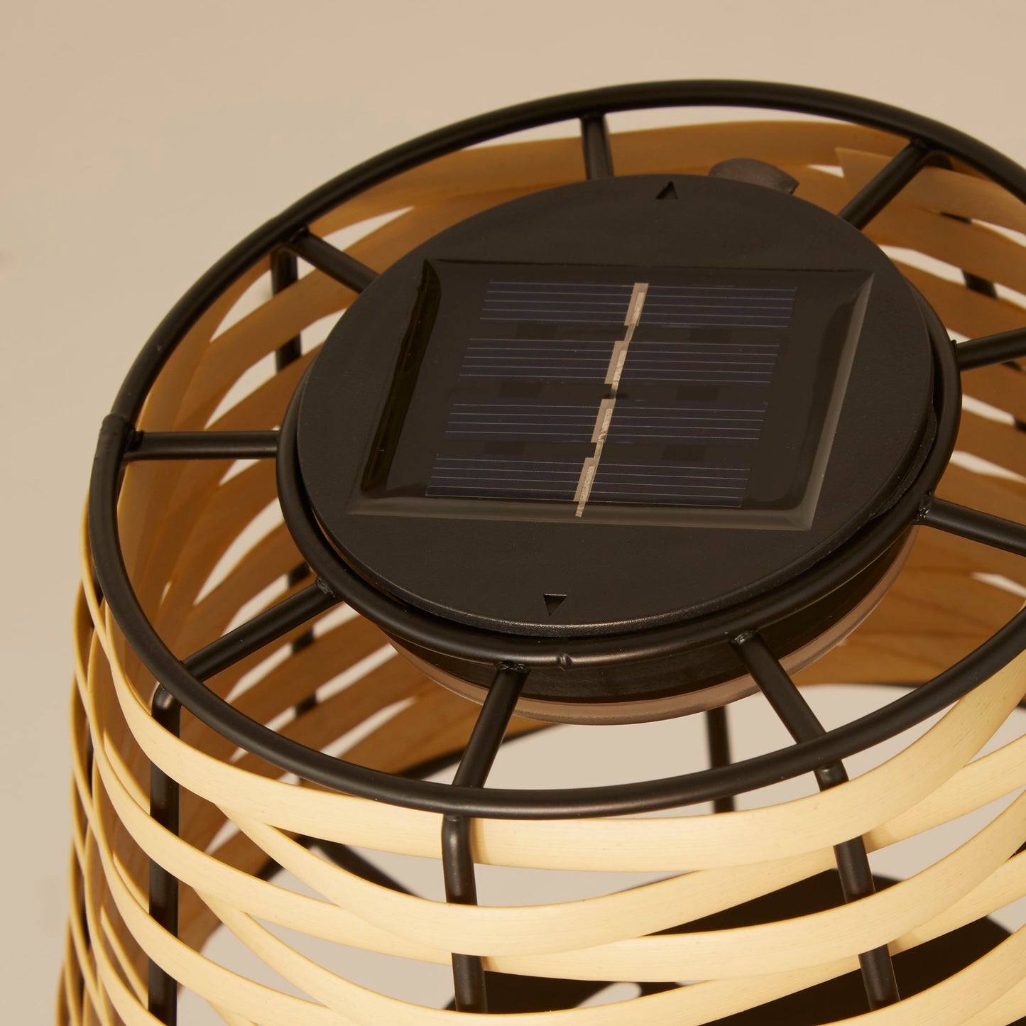 Rattan Weave Solar Table Lamp