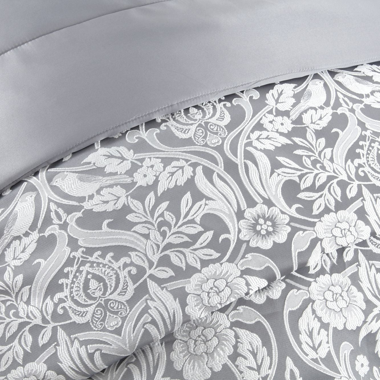 Eden Silver Embellished Jacquard Quilted Bedspread Set
