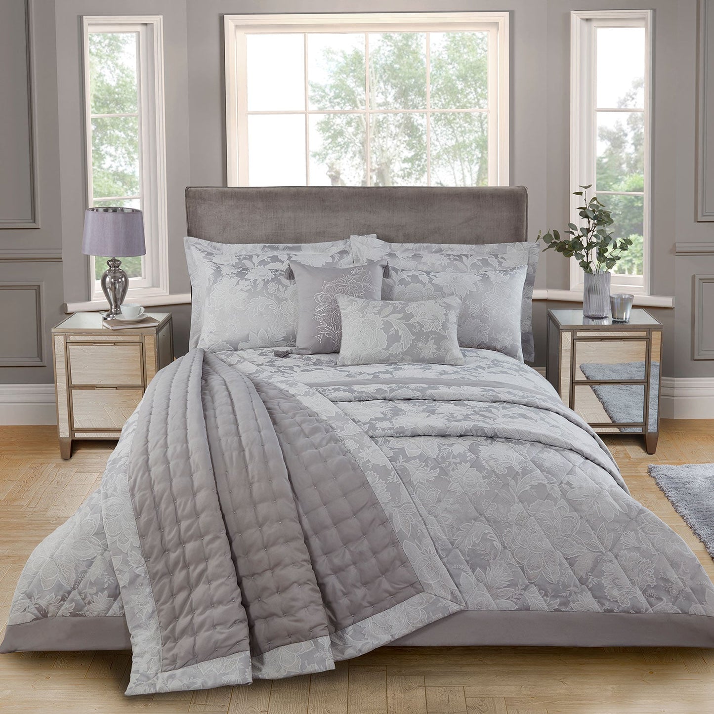 Florentine Silver Luxury Jacquard Quilted Bedspread (260cm x 260cm)