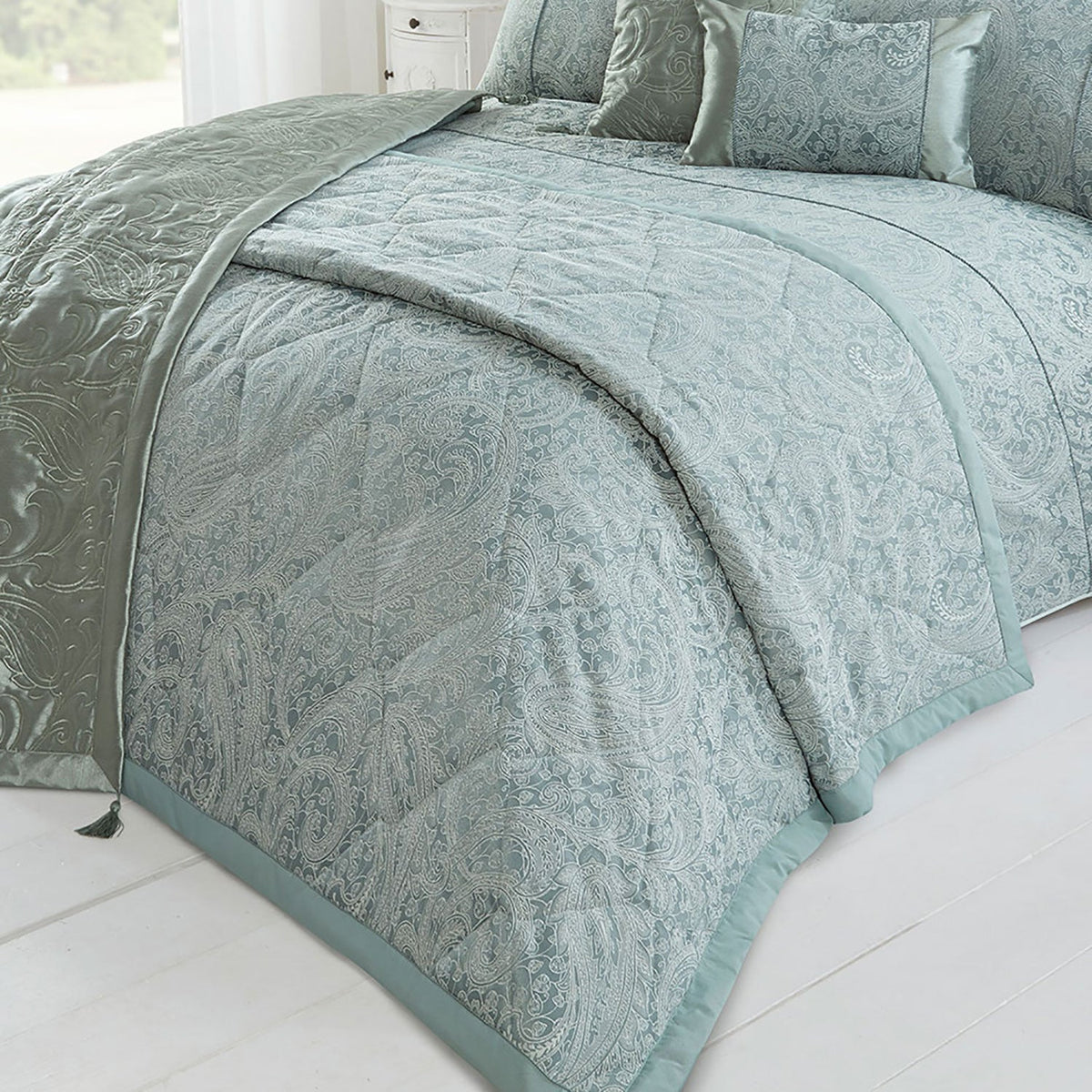 Paisley Soft Jacquard Bedspread