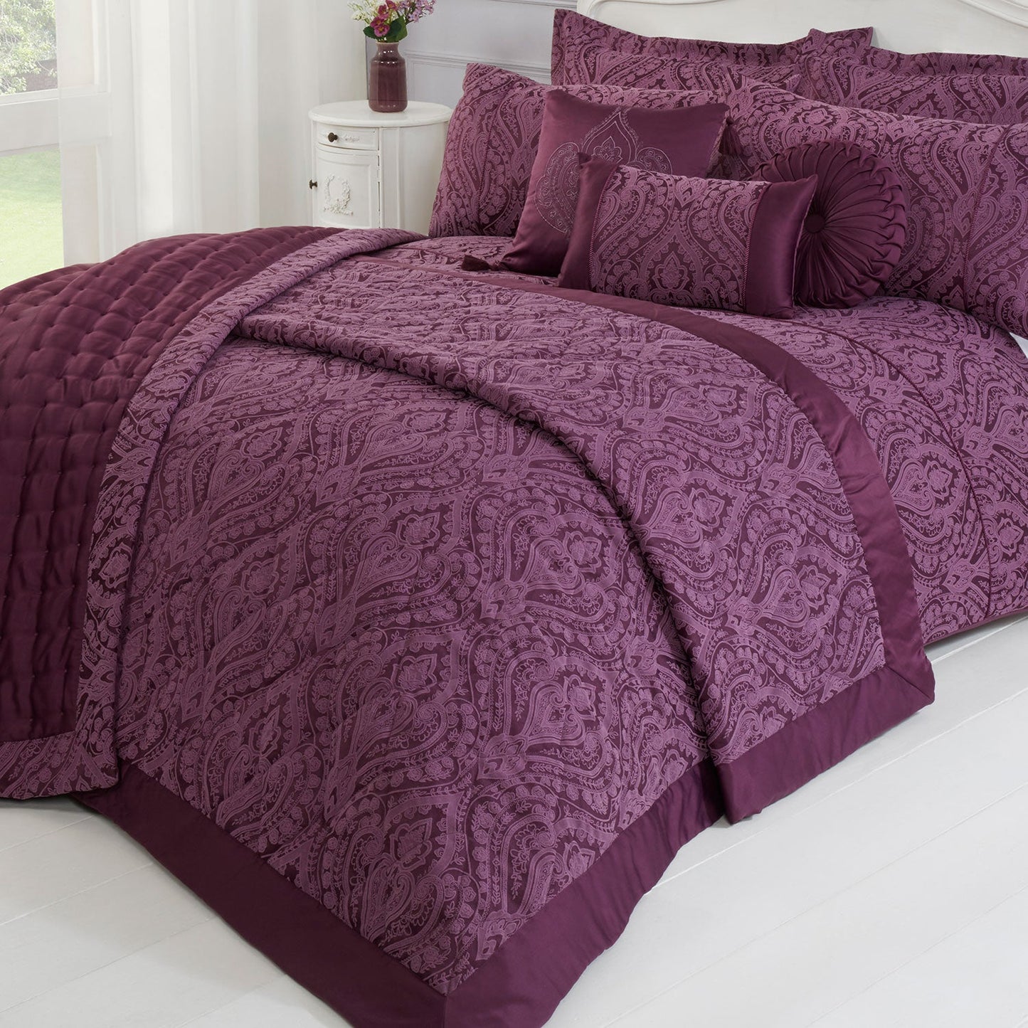 Regency Plum Quilted Jacquard Bedspread (260cm x 260cm)