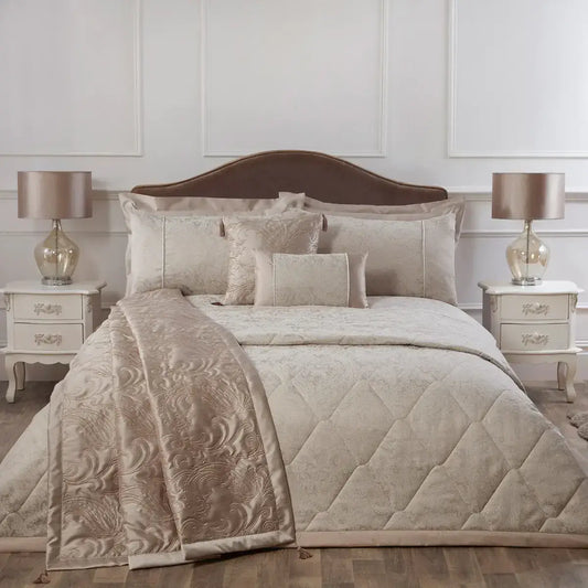 Chanel pink luxury brand high-end bedding set duvet cover hot 2023 bed set  home decor