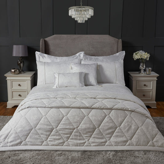 Paisley White Luxury Jacquard Bedspread (260cm x 260cm)