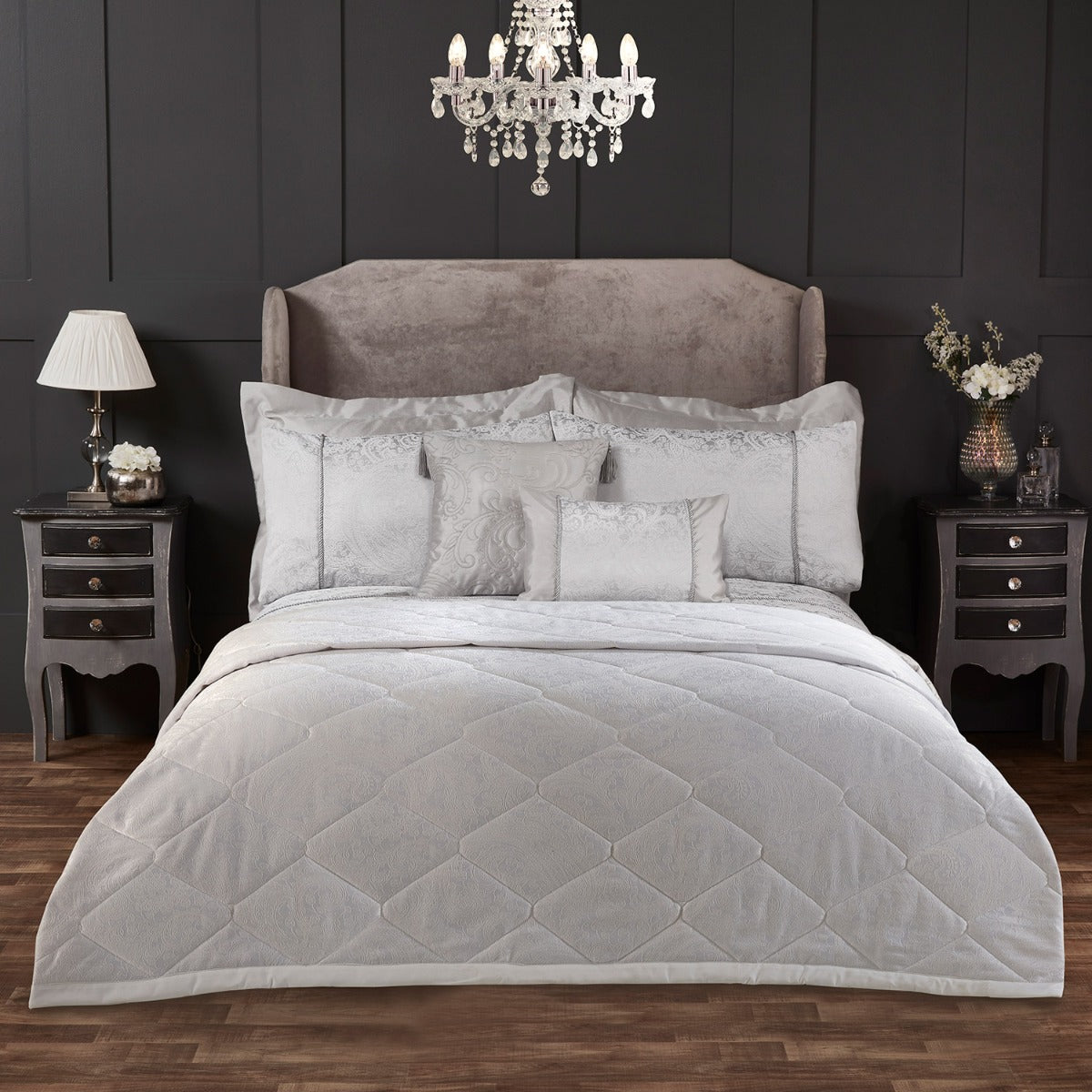 Paisley Silver Luxury Jacquard Bedspread (260cm x 260cm)